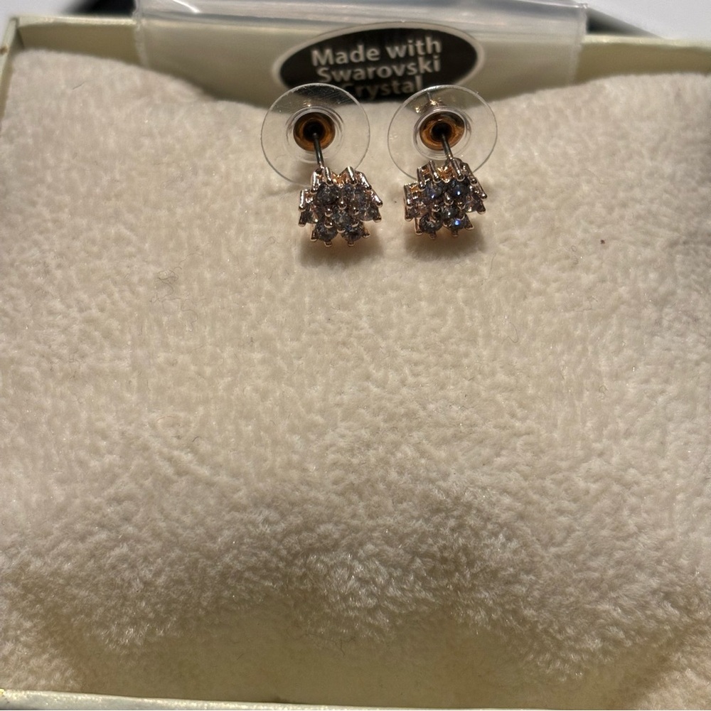 Swarovski Crystals Elements Flower Stud Earrings - image 2